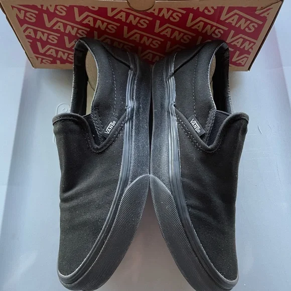 Vans Classic Slip-On Black Canvas size 6 Women’s / 4.5 Boys - Picture 3 of 6